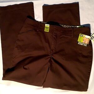 Women’s Lee - Natural fit - Straight leg - Instantly SLIMS - Brown - 18 Med -NEW